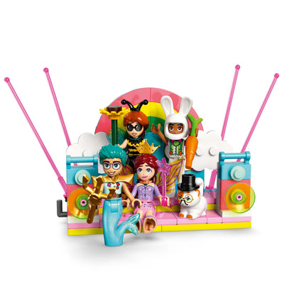 LEGO Friends Kostümparty mit Einhorn und Fee - Spielzeug für Mädchen ab 6 Jahren, inkl. Bühne, DJ-Pult, 4 Mini-Puppen, Kater Churro & Pferd als Tierfigur, Plus Zubehör - Geschenkidee - 42661