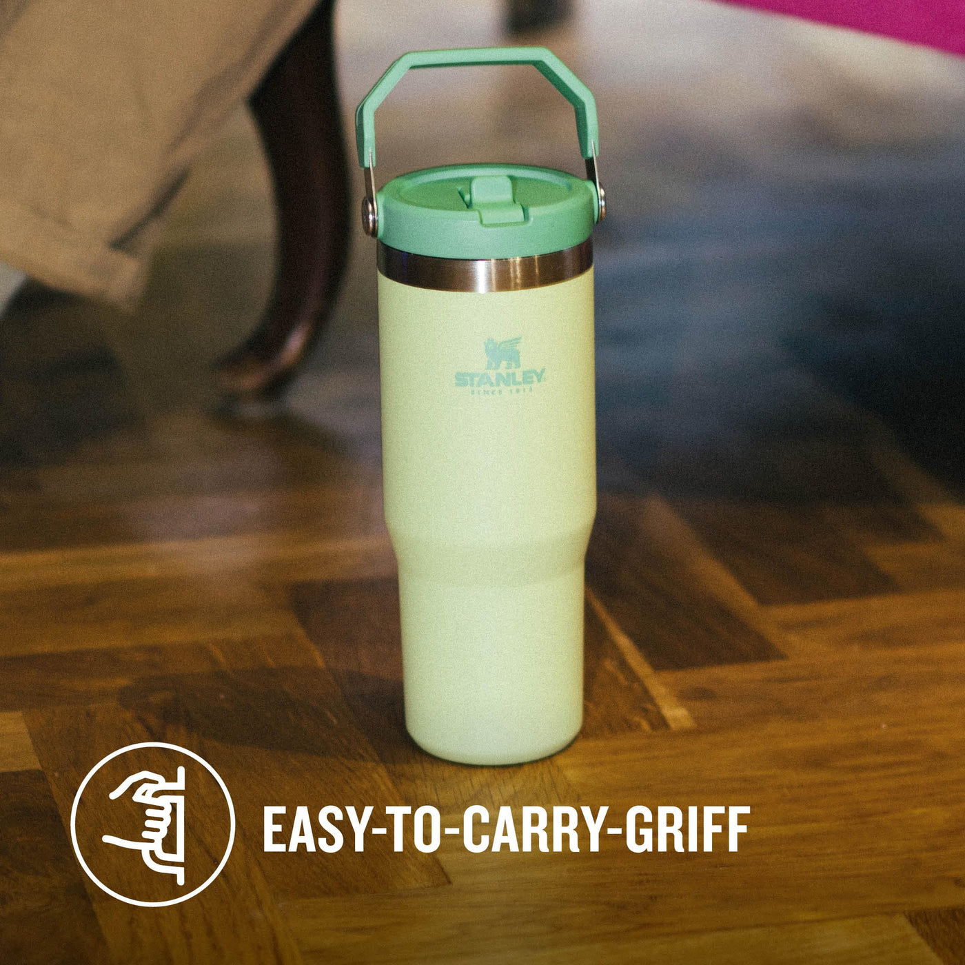 Stanley IceFlow Flip Straw Trinkflasche mit Strohhalm 0.89L - Thermosflasche Hält 12+ Stunden Kalt - Auslaufsicher - Trinkflasche Sport - Wasserflasche BPA Frei - Spülmaschinenfest - Citron