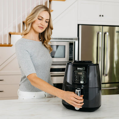 Ninja Air Fryer Heißluftfritteuse, 3,8L Airfyer, Antihaftbeschichtung, spülmaschinenfester Korb, 2-4 Portionen, digital, 4-in-1, Grau & Schwarz, AF100EU