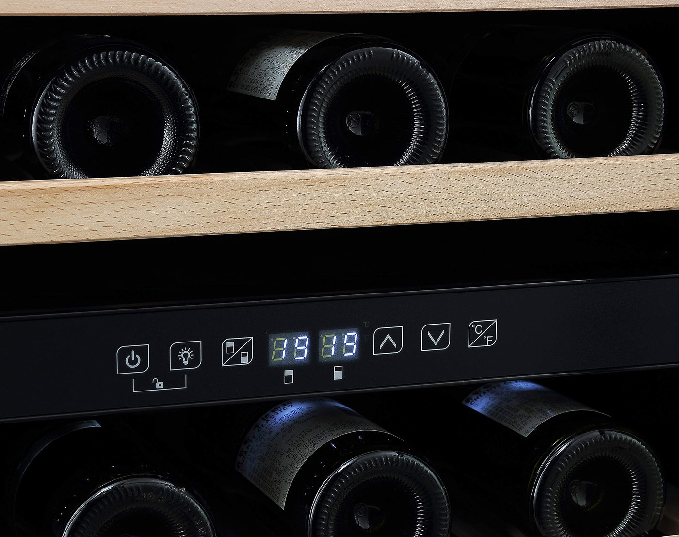 Respekta Weinkühlschrank freistehend für 77 Standardflaschen / 193 L Nutzinhalt/Regelbares Thermostat 5-22°C/Touch Control/LED Leuchte/Wechselbarer Türanschlag/Max. 43 dB/WKS 77