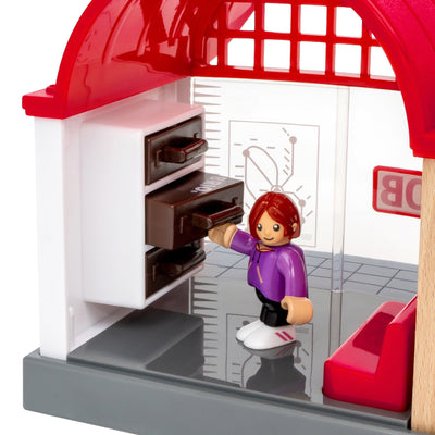 BRIO World 33940 Deutsche Bahn Ice Set - Eisenbahn-Set mit Schienen, Bahnhof und Zug im Stil der DB - Empfohlen ab 3 Jahren