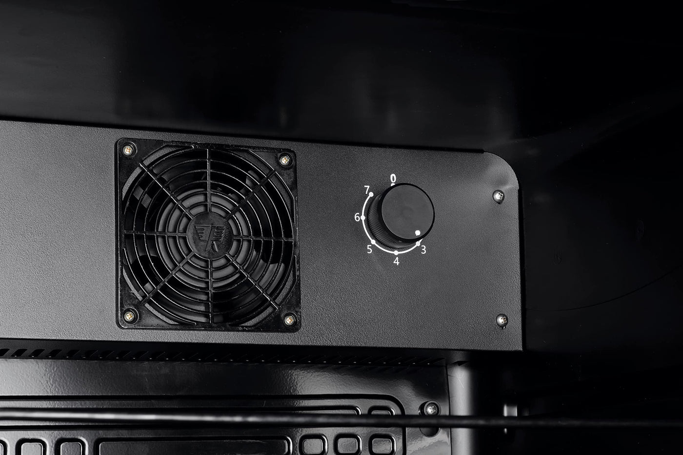 METRO Professional Getränkekühlschrank GSC4240, 237 L, 110 W, 6 verstellbaren Einlegeböden, schwarz