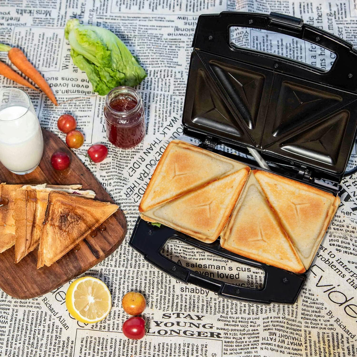 Aigostar Sandwichmaker für Dreieckige Sandwichtoasts, 800 W mit Antihaftbeschichtung, Doppelseitiges Backen bei Konstanter Temperatur, Vertikale Lagerung, Rutschfeste Füße, BPA-frei