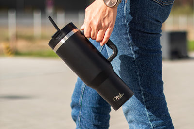 Milu Thermobecher 1200ml mit Strohhalm und Henkel – 48h Eis/24h kalt/12h heiß Edelstahl Tumbler 40oz mit Griff - Isolierbecher to go - Isolierflasche Trinkflasche doppelwandig isoliert (Schwarz, 1,2L)