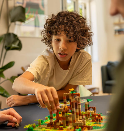 Asmodees - Monkey Palace: EIN Lego Brettspiel – Stein auf Stein zum prächtigsten Palast! Lustiges Familien-Baustein-Spiel für Kinder und Erwachsene - Alter 10+, 2-4 Spieler, 45 Minuten pro Partie