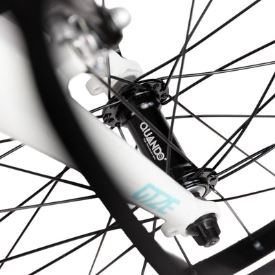 Goetze Light 24 Zoll Kinderfahrrad | Superleichtes MTB Hardtail | 8-Gang Kettenschaltung mit Drehschalter | V-Bremse vorne & hinten | Alurahmen 11" | ab 120 cm Körpergröße