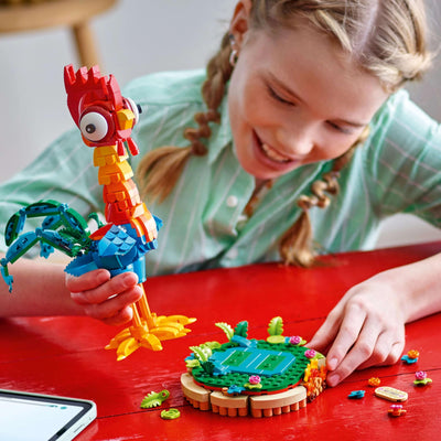 LEGO ǀ Disney Vaiana 2: Heihei Spielzeug - Tierfigur zum Spielen & Ausstellen mit drehbarem Kopf, beweglichen Flügeln & Schwanzfedern sowie Ständer – Geschenk für Mädchen ab 9 Jahren – 43272