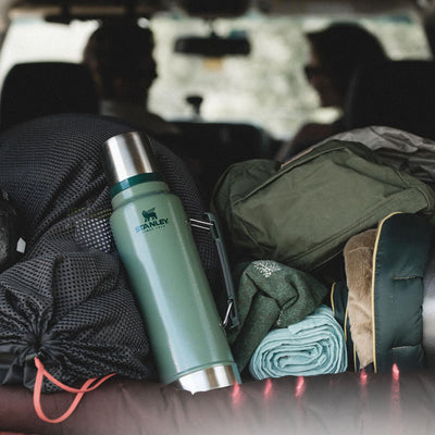 Stanley Classic Legendary Thermosflasche 1L - Thermos Hält 24 Stunden Heiß oder Kalt - Edelstahl Thermoskanne - BPA-Frei - Spülmaschinenfest - Bottomland