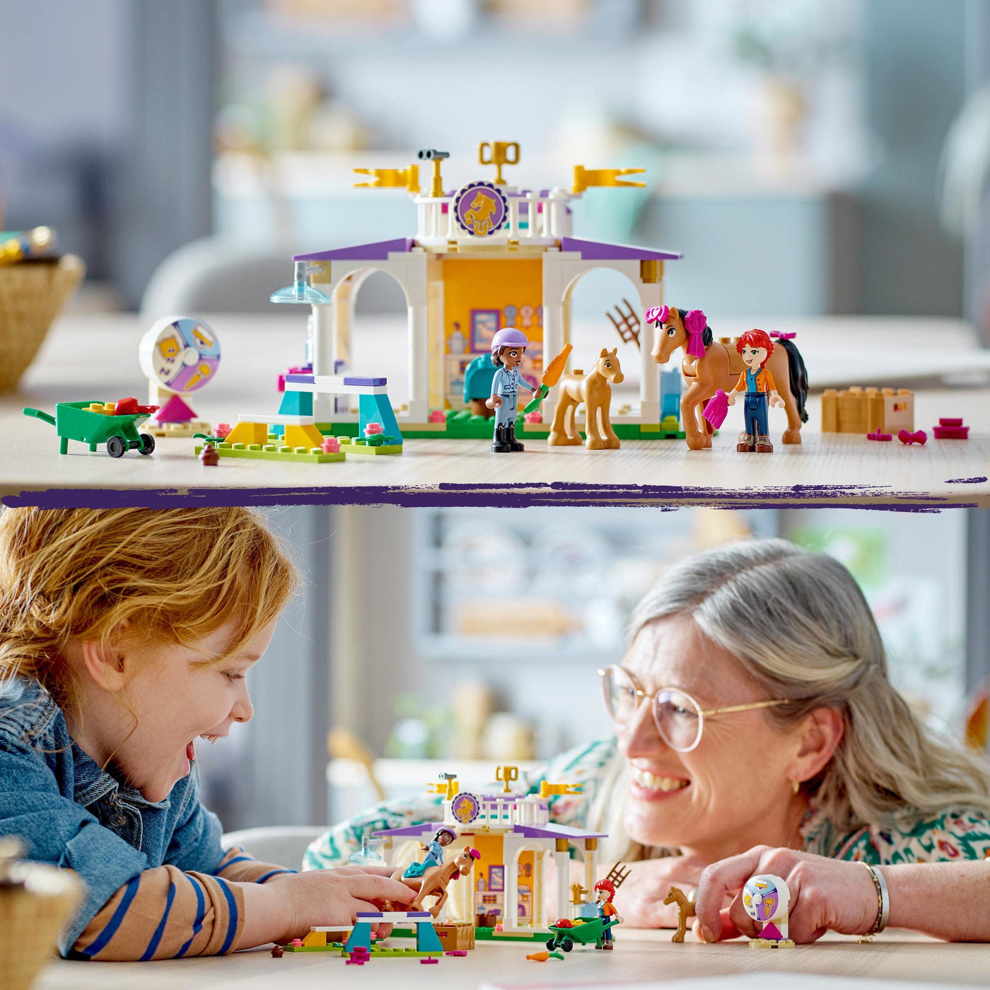 LEGO 41746 Friends Reitschule Set mit 2 Spielzeug-Pferden, Aliya und Mia Mini-Puppen, Reitstall- und Pferdespielzeug, Tierpflege-Geschenk für Kinder, Mädchen und Jungen ab 4 Jahre