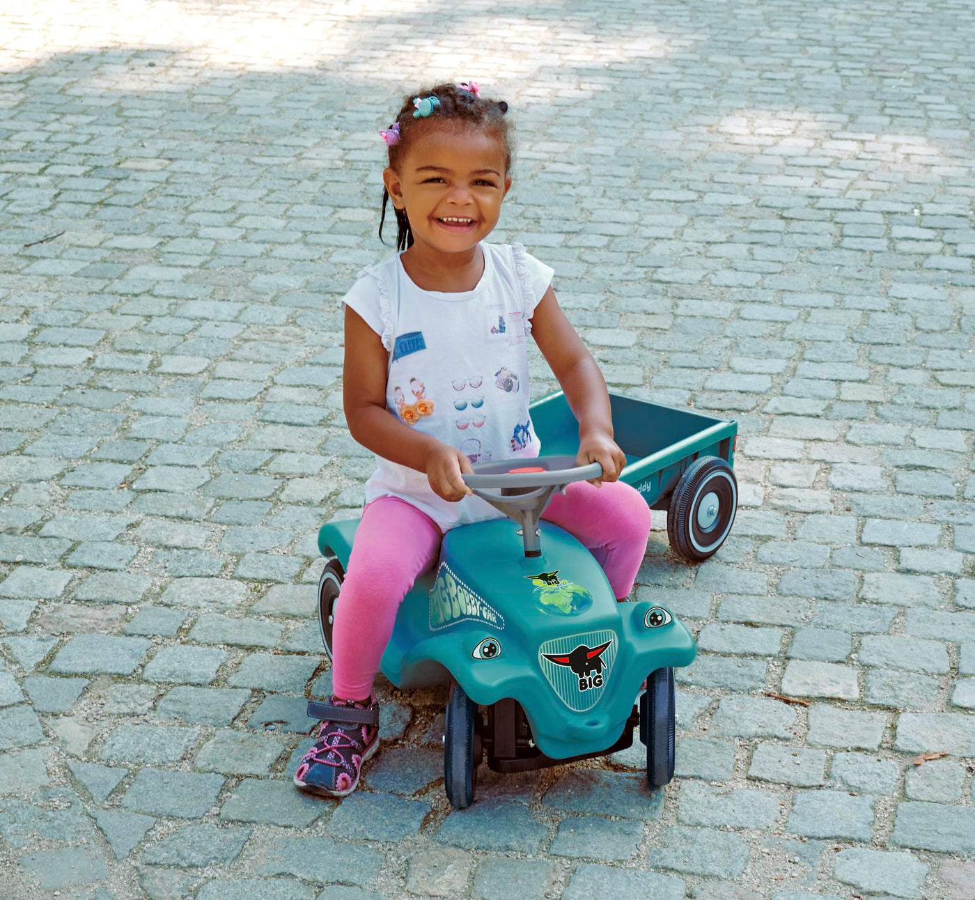 BIG Bobby Car Classic Eco 2.0 mit Anhänger - Rutschauto ab 1 Jahr aus Recycling-Material mit Caddy, Lenkrad und Hupe, für Kinder ab 1 Jahr (bis 50 kg), Türkis mit Grau