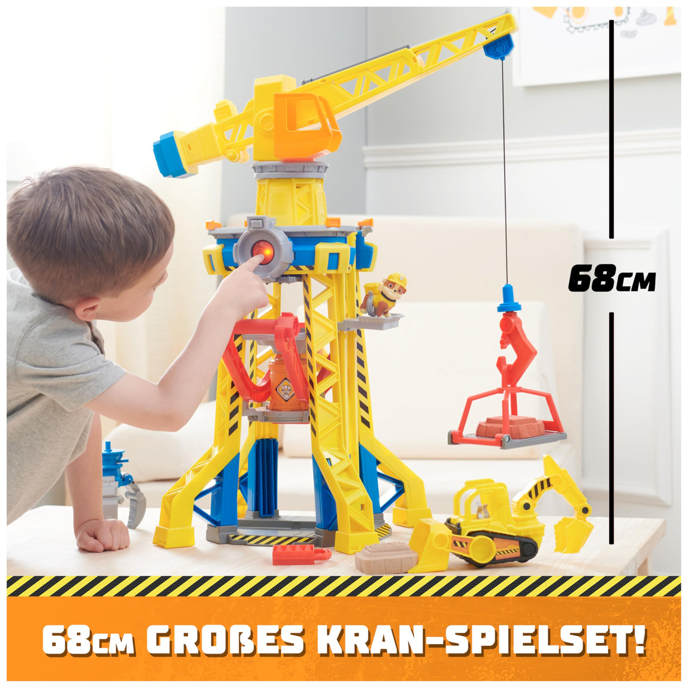 Rubble & Crew – Baupfoten Hof Kran-Spielset (68 cm) mit Rubble-Actionfigur, Planierraupen-Baufahrzeug und 340 g Kinetic Sand Build-it Sand, Spielzeug geeignet für Kinder ab 3 Jahren
