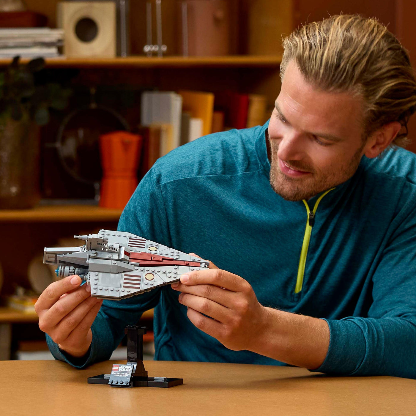 LEGO Star Wars 75404 Assault Ship der Acclamator-Klasse aus Angriff der Klonkrieger - Sternenschiff zum Sammeln, Bauen und Ausstellen - Fantasy Bauset - Geschenk für Erwachsene und Jugendliche Fans