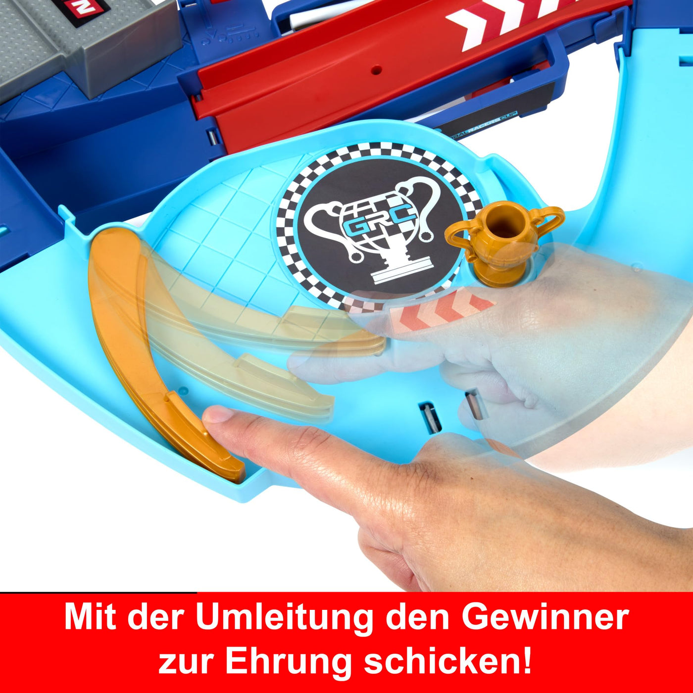 Mattel Disney und Pixar Cars Spielset mit 2 Spielzeugautos, Lightning McQueen und Francesco Bernoulli, GRC Sprung-Rennstrecke Trackset mit manuellem Beschleuniger, HXJ32