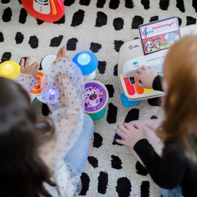 Baby Einstein, Together in Tune, Connected Magic Touch, Holz Schlagzeug, Musikinstrumente, 4 Spielmodi und 10 Melodien, Lautstärkeregler, Holzspielzeug für Kinder, ab 12 monat