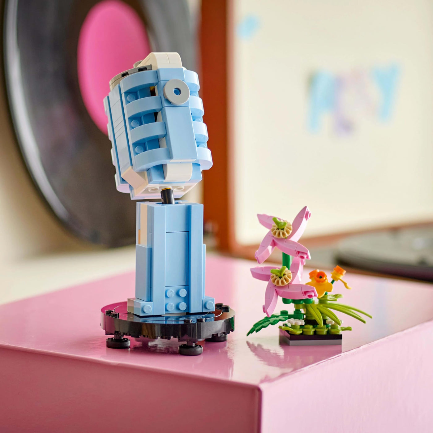 LEGO Creator 3in1 Plattenspieler mit Blumen - Spielzeug umbaubar in Radio oder Mikrofon - Musik Spielzeuge für Kinder - Kreative Geschenkidee für Mädchen und Jungen ab 8 Jahren 31172