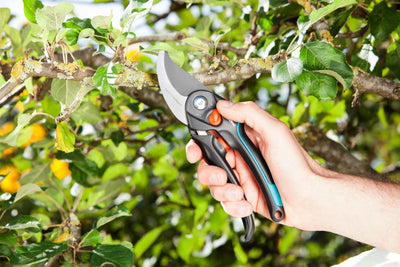 Gardena Gartenschere B/S XL: Pflanzenschonende Baumschere mit Bypass-Schneide für Äste und Zweige, max. Schneid-Durchmesser 24 mm, stufenlose Grifföffnung (8905-20)