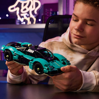 LEGO Technic Aston Martin Valkyrie Rennwagen Spielzeug - Modell-Bauset mit V12-Motor und aufklappbaren Flügeltüren - Sammlergeschenk für Jungen und Mädchen ab 9 Jahren - 42208