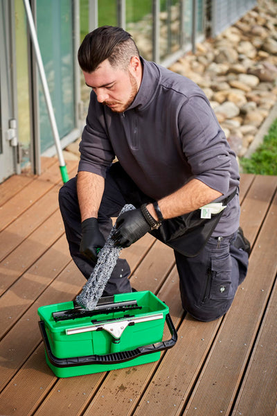 Unger Fenster Reinigungs-Kit (Fensterwischer, Trägerteil, Mikrofaser-Bezug, Eimer 12 L, Reinigungsmittel, Schaber, Glastuch Breite 35 cm) AK015
