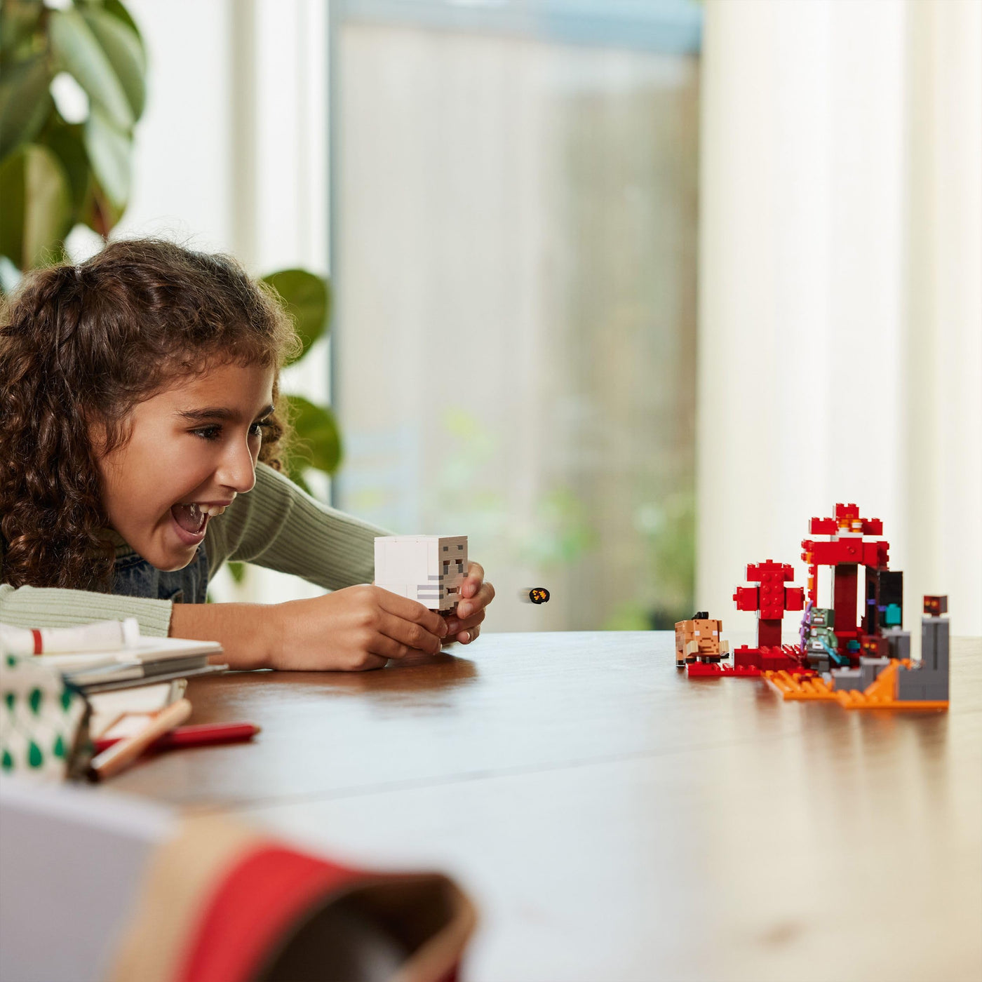 LEGO Minecraft Hinterhalt am Netherportal - Spielzeug mit Orc Krieger Figur, Hoglin und Ghast - Spielset zum Bauen mit 2 Magmawürfeln - Gamer Geschenk für Jungen & Mädchen ab 8 Jahren - 21255