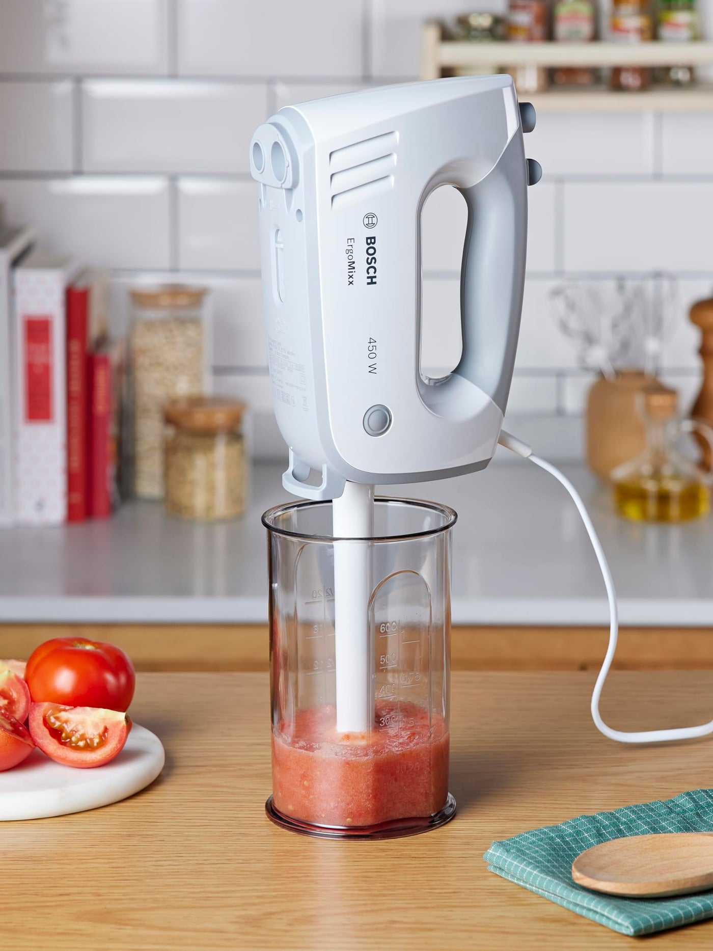 Bosch Hausgeräte Handrührer ErgoMixx MFQ36440, 2 Rührbesen, 2 Edelstahl-Knethaken, Pürierstab, Becher, spülmaschinengeeignet, 5 Stufen plus Turbostufe, 450 W, weiß