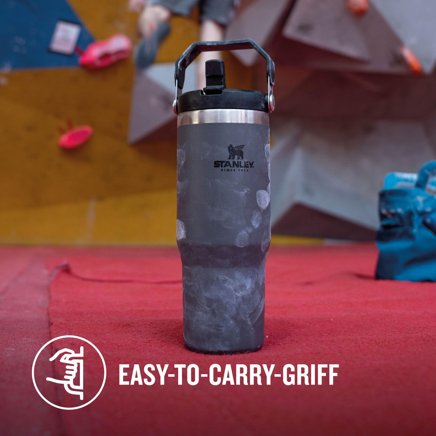 Stanley IceFlow Flip Straw Trinkflasche mit Strohhalm 0.89L - Thermosflasche Hält 12+ Stunden Kalt - Auslaufsicher - Trinkflasche Sport - Wasserflasche BPA Frei - Spülmaschinenfest - Charcoal