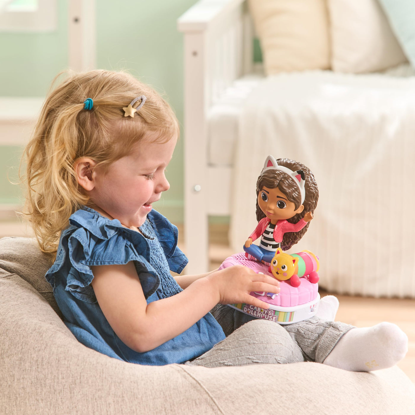 VTech Gabby's Dollhouse - Interaktive Geschichten-Freundin Gabby – Spannende Geschichten mit den Originalstimmen von Gabby und Kuschelkatze – Für Kinder von 3-6 Jahren