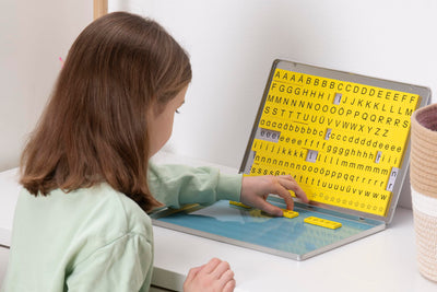 Betzold - Lese-Magnetbox - Lesen Lernen Kinder Buchstaben-Kasten magnetisch Lernspielzeug