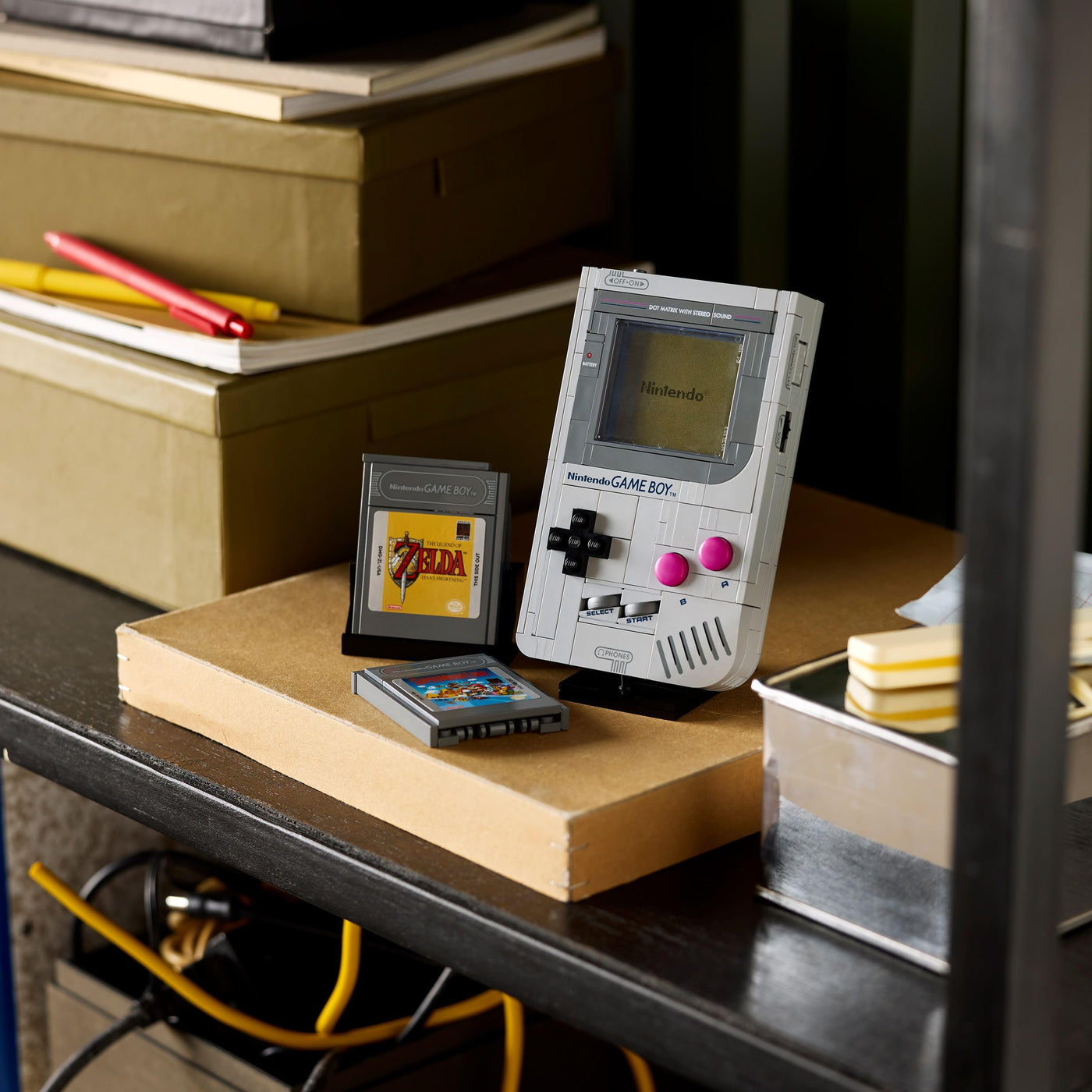 LEGO Super Mario Game Boy - Spielzeug für Erwachsene - Nintendo Deko mit 2 Modulen inkl. Zelda & einem Stand - Retro Modellbau zum Ausstellen - Kreativer Baukasten - Geschenk für Gaming Fans - 72046