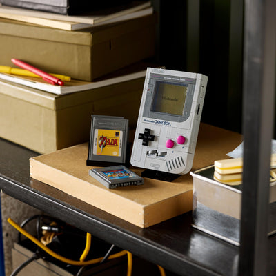 LEGO Super Mario Game Boy - Spielzeug für Erwachsene - Nintendo Deko mit 2 Modulen inkl. Zelda & einem Stand - Retro Modellbau zum Ausstellen - Kreativer Baukasten - Geschenk für Gaming Fans - 72046