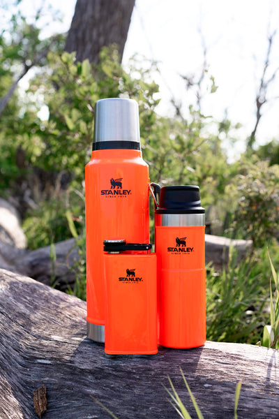 Stanley Classic Legendary Thermosflasche 1L - Thermos Hält 24 Stunden Heiß oder Kalt - Edelstahl Thermoskanne - BPA-Frei - Spülmaschinenfest - Blaze Orange