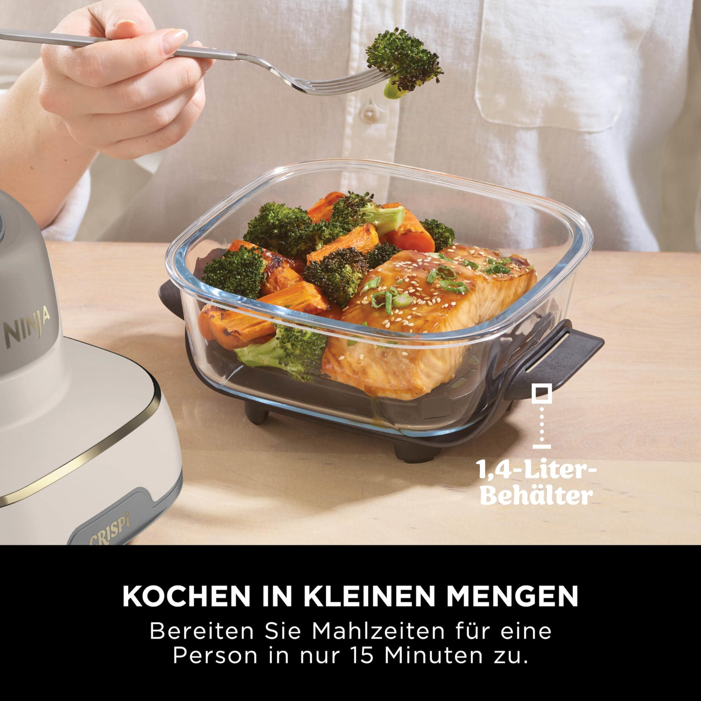 Ninja CRISPi tragbare Airfryer Heißluftfritteuse, 3,8 l, 4-in-1: Heißluftfrittieren, Braten, Warmhalten, Recrisp, 6 Portionen, 2x herausnehmbare Glasbehälter & Deckel, 1700 W, Stone Gold FN101EUSTGD