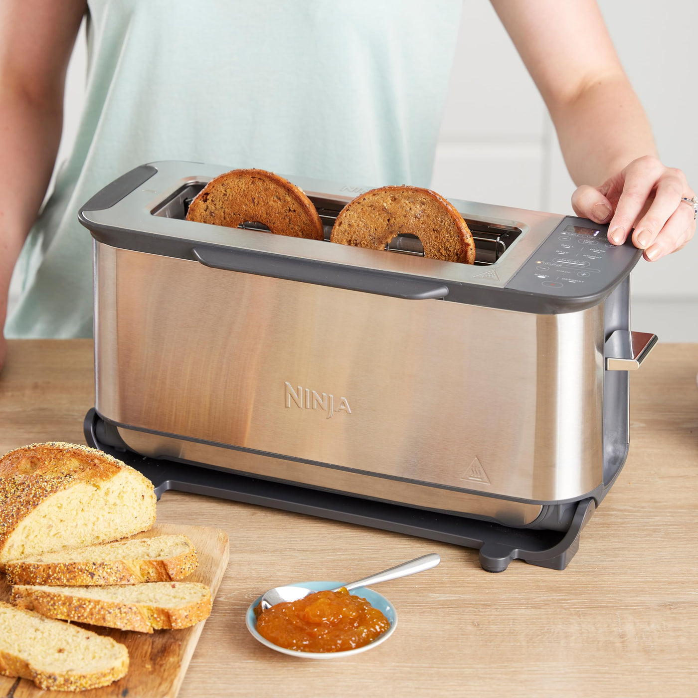 Ninja Foodi 3-in-1 Toaster, Elektrogrill mit Deckel, Panini-Presse mit Flip-Design, 7 Kochfunktionen, 7 Toastlinien, Backblech und Krümelschale, Edelstahl, ST202EU