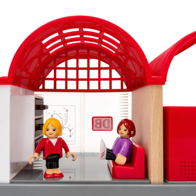 BRIO World 33940 Deutsche Bahn Ice Set - Eisenbahn-Set mit Schienen, Bahnhof und Zug im Stil der DB - Empfohlen ab 3 Jahren