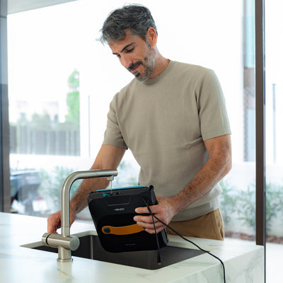 Cecotec Robot Fensterreiniger Conga Windroid 1390 Double Spray Connected 3in1; Sprüht, reinigt und trocknet, Doppelspray, APP, Fernbedienung, 8Modi, Aktionsradius 7,5m, Sicherheitskordel, Reinigungsse