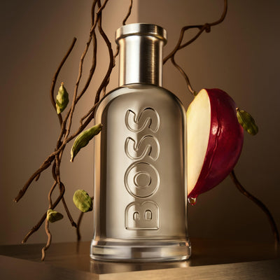 BOSS BOTTLED Eau de Parfum, orientalisch-holziger Herrenduft mit Zimt und Moschusnoten für vielseitige Männer, 50ml