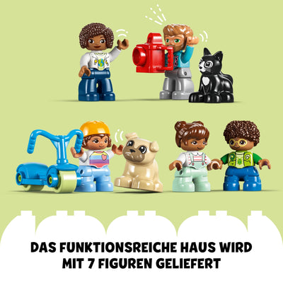 LEGO 10994 DUPLO 3-in-1-Familienhaus, Puppenhaus aus Bausteinen mit Push&Go Auto, 5 Figuren, 2 Tieren und Spielzeug-Lampe, Spielhaus Geschenk für Kleinkinder, Mädchen und Jungen ab 3 Jahren