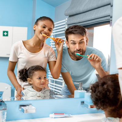 Relaxdays Medizinschrank, abschließbar, 11 Fächer, Stahl, HBT: 53 x 53 x 21,5 cm, Doppeltür, Medikamentenschrank, weiß