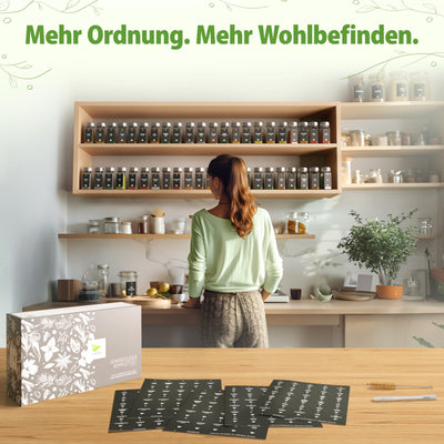 LAEVU Gewürzgläser Set Eckig | 24 Stk. 120ml - 10,7 x 4,5 cm | mit 350 Gewürzetiketten, 48 Streueinsätze, 1 Kreidestift zum Beschriften und noch mehr | 24