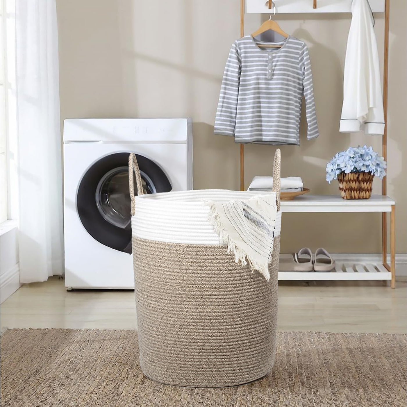 SYLANDO Wäschekorb mit Henkel, Spielzeug Aufbewahrung, Aufbewahrungsbox Geflochten, Wäschesammler Groß, Aufbewahrungskorb Kinderzimmer (Braun&Weiß, D 38 x H 50 CM)