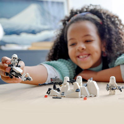 LEGO 75320 Star Wars Snowtrooper Battle Pack, Sammelbares Spielzeug zum Bauen für Kinder, Jungen und Mädchen ab 6 Jahren, mit 4 Figuren, Waffen und Düsenschlitten, Geschenk für Fans