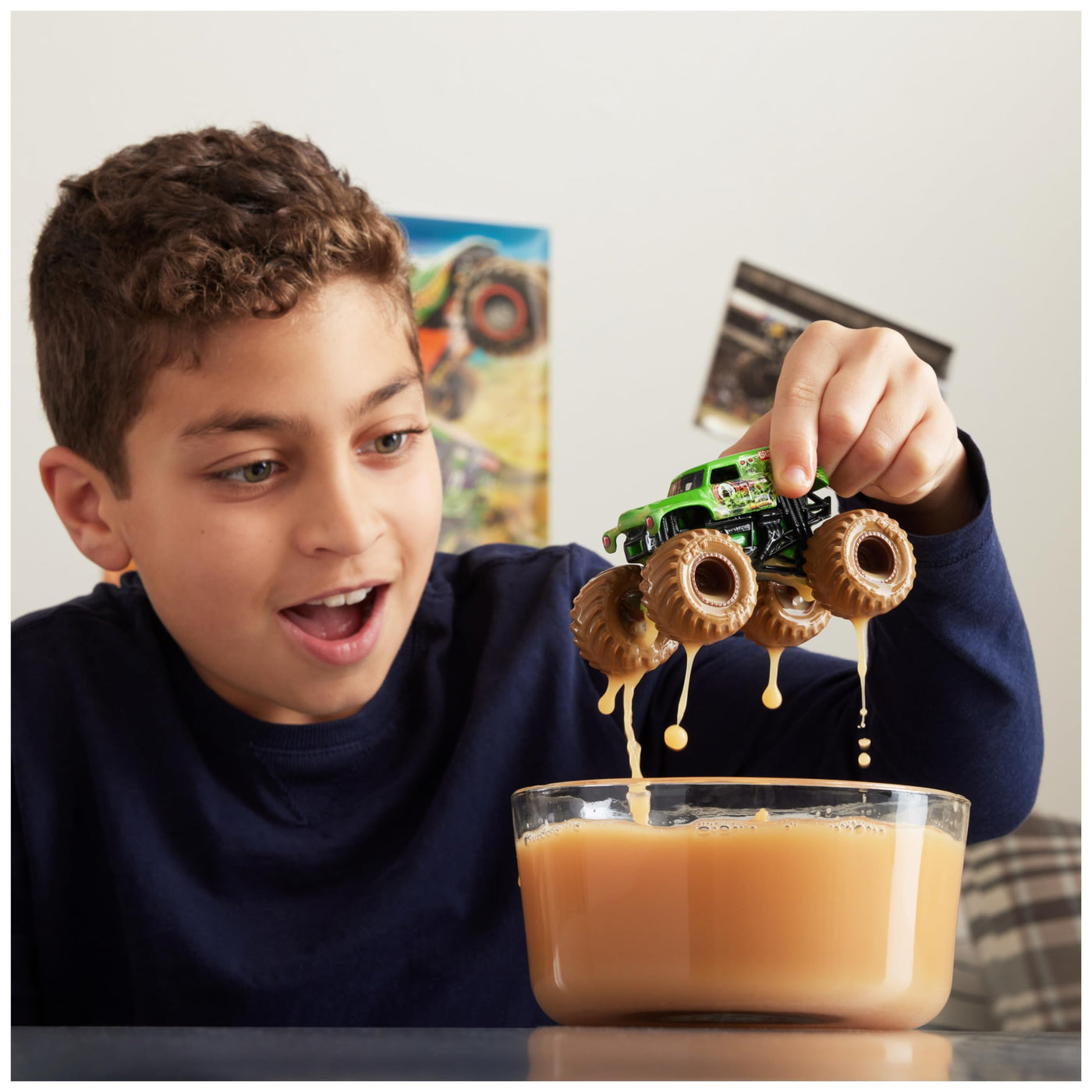 Monster Jam, Mystery Mudders, offizieller Monster Truck aus Druckguss im Maßstab 1:64, zum Waschen und Entdecken (Designs variieren)