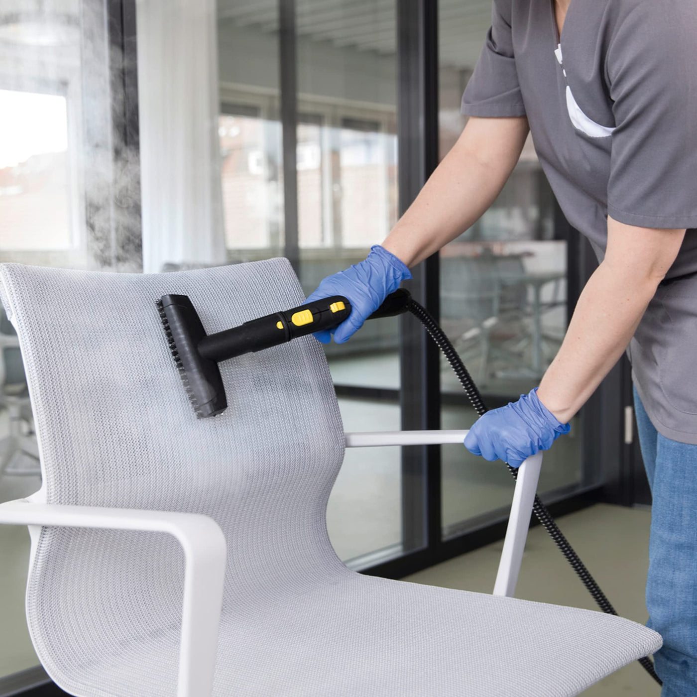 Kärcher SG 4/4, kompakter Dampfreiniger mit 4 Dampfdruck zur perfekten Reinigung und Desinfektion ohne Chemie