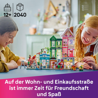 LEGO Friends Heartlake City Wohn- und Einkaufsstraße, Bauset für Rollenspiele mit 9 Charakteren (darunter 7 Minifiguren) und 3 Katzen, Geschenk für Mädchen und Jugendliche, Spielzeughaus 42670