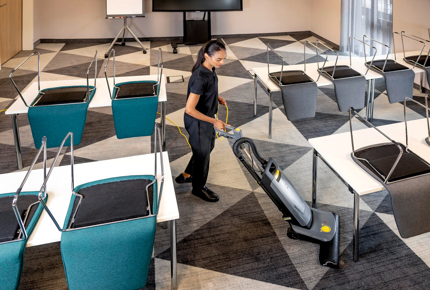 Kärcher CV 48/2 Teppichbürstsauger, Vakuum: 20 kPa, Nennleistung 850W, Behälter 5,5L, Dehnsaugschlauch, mit Walze, Vliesfiltertüte, Fugen-/Polsterdüse