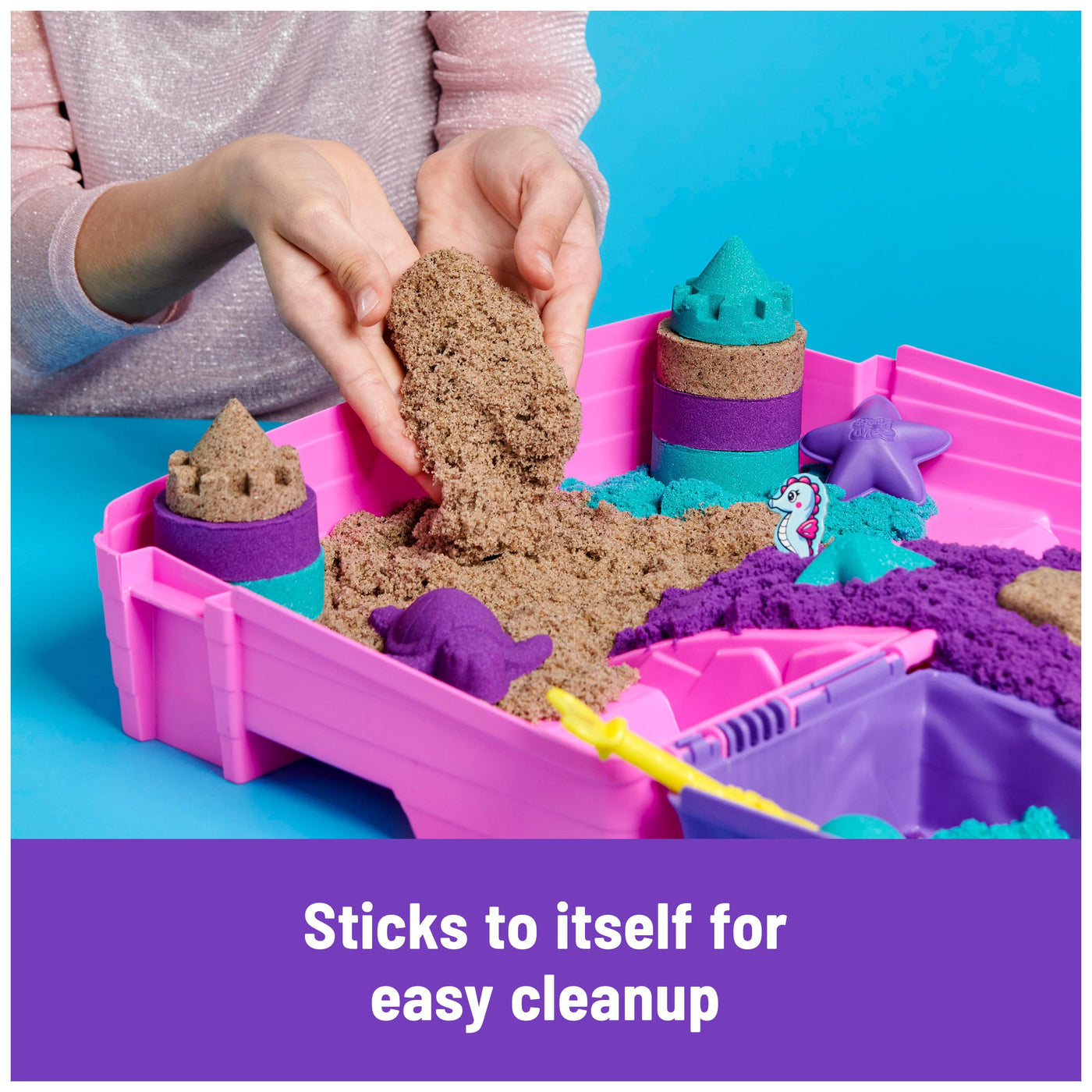 Kinetic Sand Meerjungfrauen Koffer - mit 934 g original kinetischem Sand aus Schweden in 3 Farben, 6 Förmchen, 1 Schaufel für kreatives Indoor-Sandspiel, für Kinder ab 3 Jahren