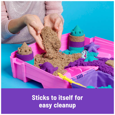 Kinetic Sand Meerjungfrauen Koffer - mit 934 g original kinetischem Sand aus Schweden in 3 Farben, 6 Förmchen, 1 Schaufel für kreatives Indoor-Sandspiel, für Kinder ab 3 Jahren