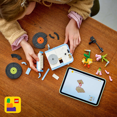 LEGO Creator 3in1 Plattenspieler mit Blumen - Spielzeug umbaubar in Radio oder Mikrofon - Musik Spielzeuge für Kinder - Kreative Geschenkidee für Mädchen und Jungen ab 8 Jahren 31172
