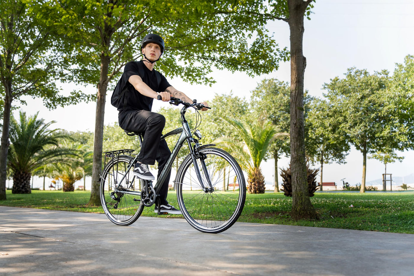 Licorne Bike Premium Trekking Bike in 28 Zoll - Fahrrad für Herren, Jungen, Damen und Herren - 21 Gang-Schaltung - Herren Citybike - Männerfahrrad - Life M-V-ATB - Schwarz/Grau