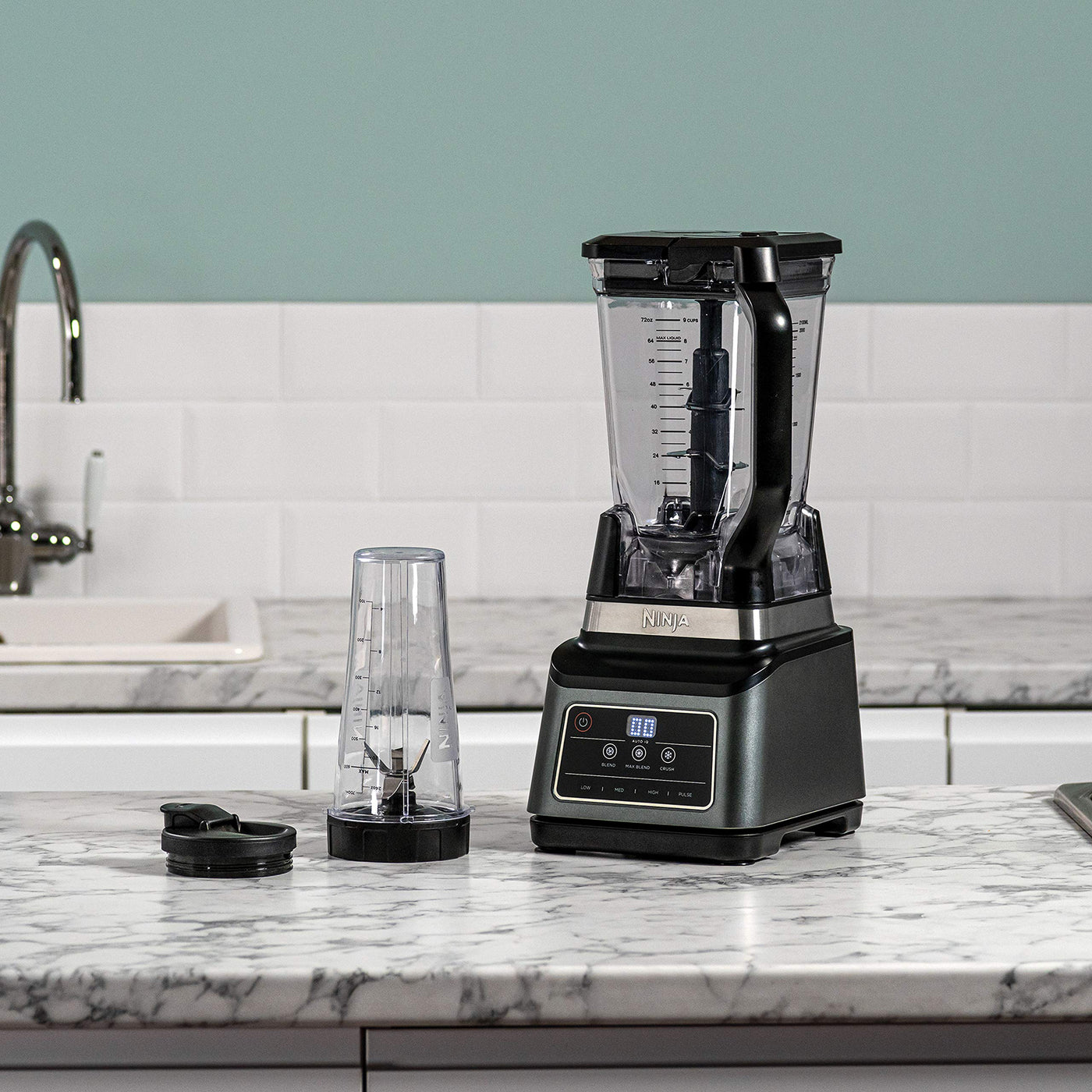 Ninja 2-in-1 Mixer mit 3 Programmen; Mixen, Max Mixen und Zerkleinern & 4 manuellen Einstellungen, 2,1L Krug & 700ml Becher, 1200W, spülmaschinenfest, Auto-iQ, Schwarz BN750EU