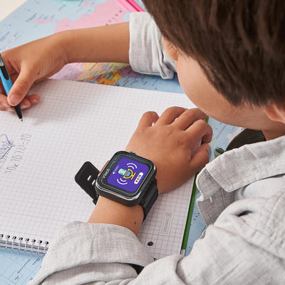 Vtech KidiZoom Smart Watch MAX in Schwarz – Kinderuhr mit Duokamera für Fotos und Videos, zahlreichen Spielen, abwechslungsreichen Funktionen u. v m. – Für Kinder von 5-12 Jahren